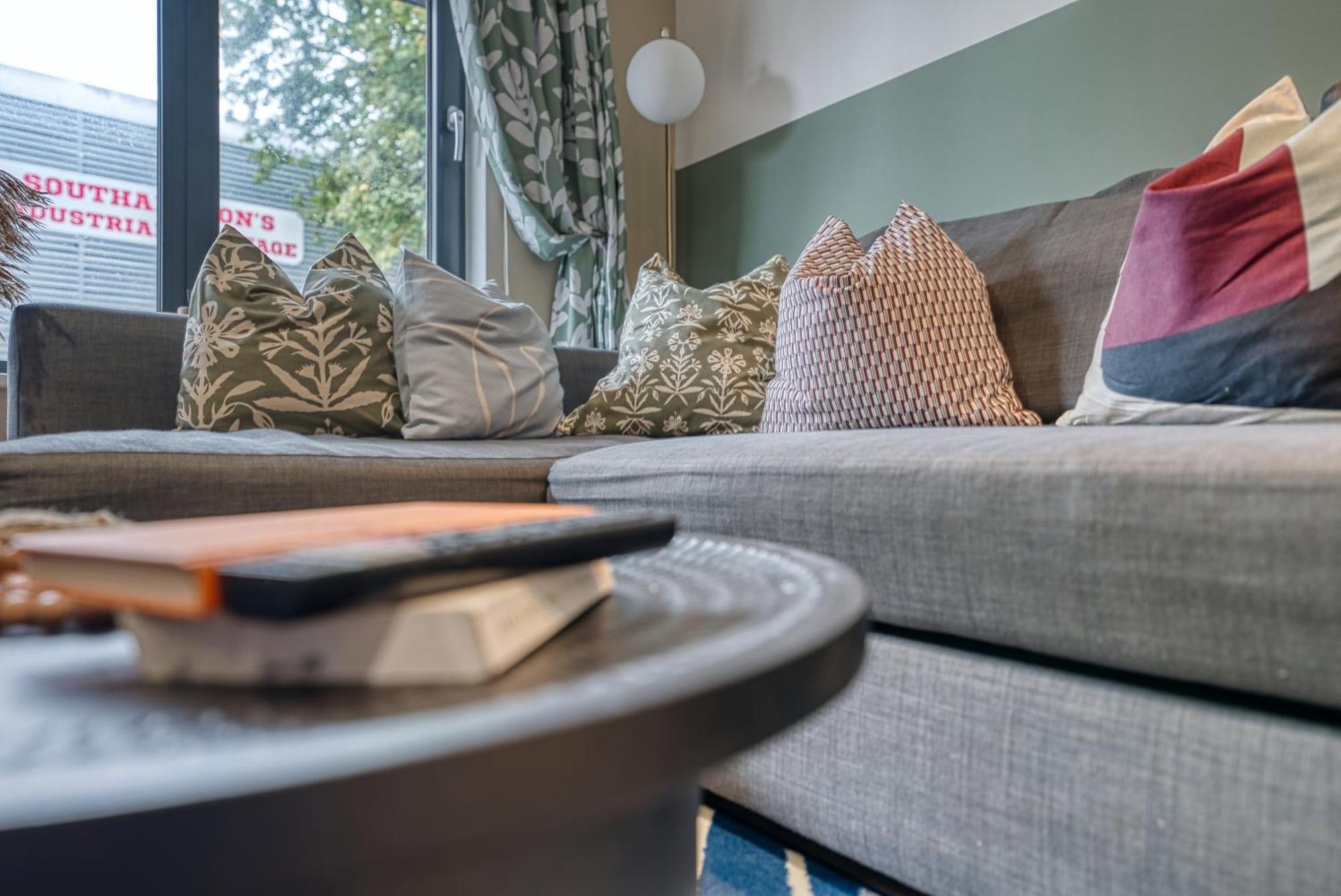 Ocean Village 1-Bedroom Luxurious, Stylish & Cosy Apartment, Central Location In Southampton, Sleeps 4 - Summer Special Offer! - By Blue Puffin Stays Εξωτερικό φωτογραφία