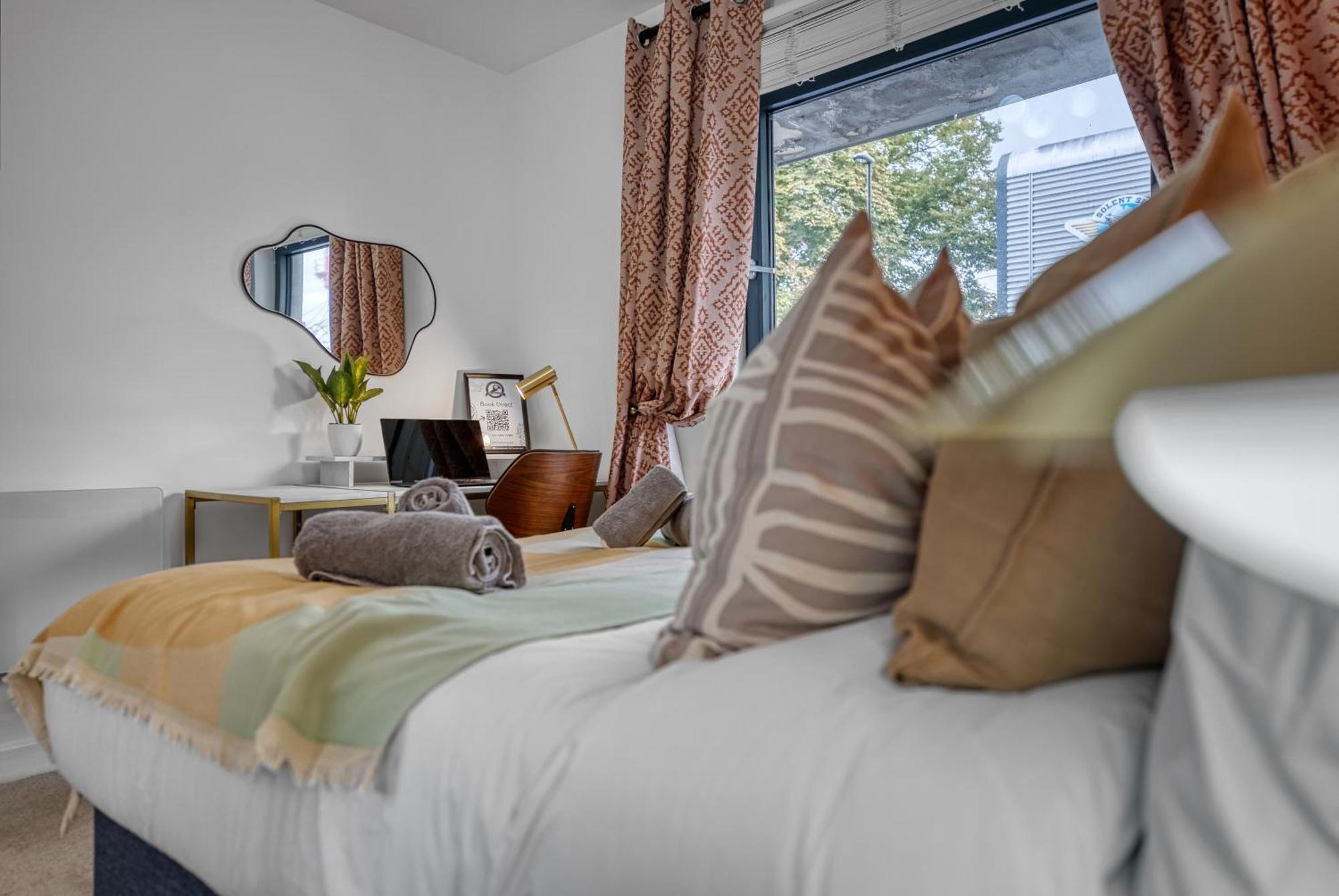 Ocean Village 1-Bedroom Luxurious, Stylish & Cosy Apartment, Central Location In Southampton, Sleeps 4 - Summer Special Offer! - By Blue Puffin Stays Εξωτερικό φωτογραφία